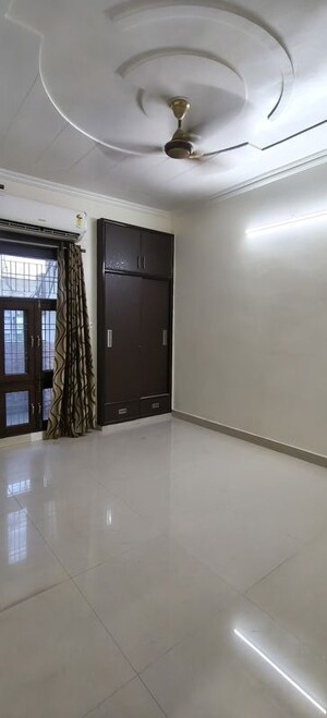 Room in 3 BHK Apartment at DDA Platinum Heights, Sector 18 Dwarka – for Rent