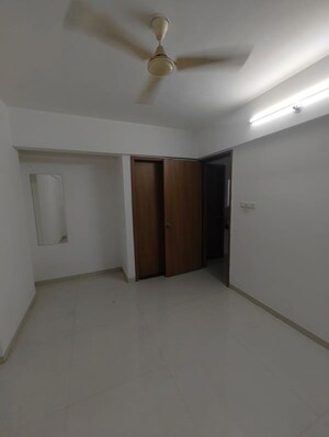 Room in 2 BHK Apartment at Kohinoor Zen Estate, Kharadi – for Rent