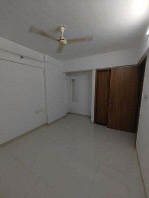 Room in 2 BHK Apartment at Kohinoor Zen Estate, Kharadi – for Rent