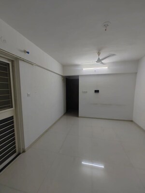 Room in 2 BHK Apartment at Kohinoor Zen Estate, Kharadi – for Rent
