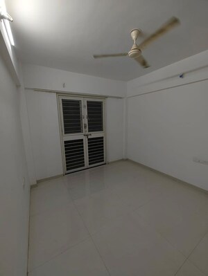 Room in 2 BHK Apartment at Kohinoor Zen Estate, Kharadi – for Rent
