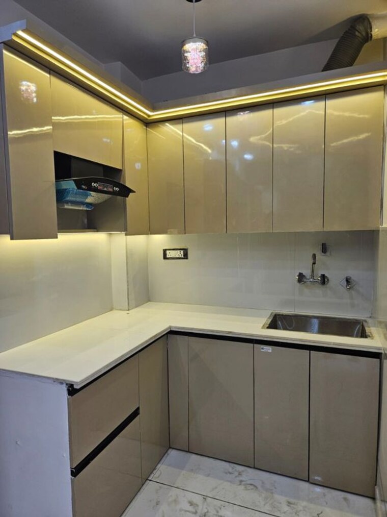 Kitchen, dwarka mor 2 Bedroom 60 Sq.Yd. Builder Floor In Dwarka Mor Delhi 10479718