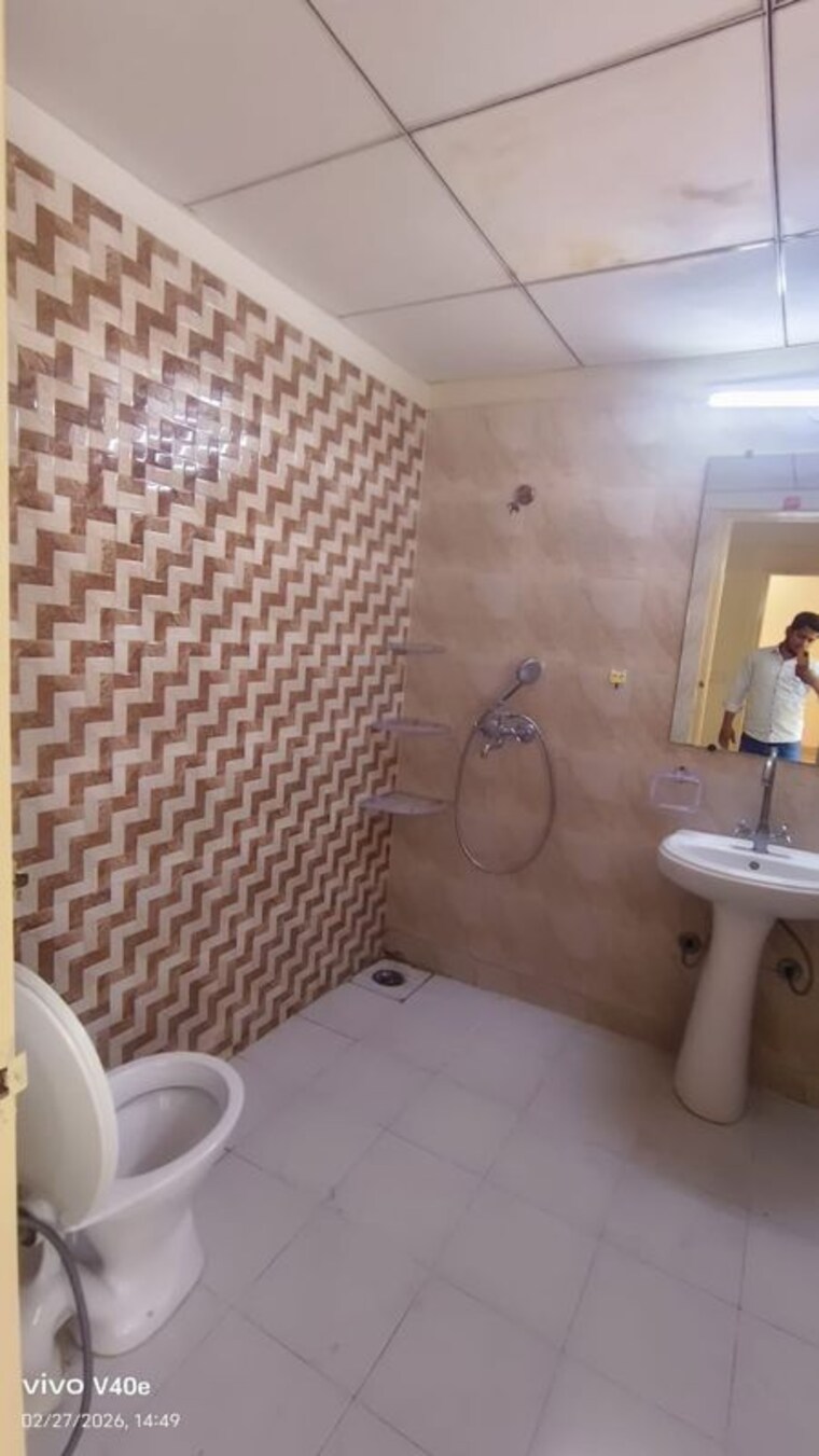Bathroom, gaur-city-7th-avenue 3 Bedroom 1350 Sq.Ft. Apartment In Sector 4 Greater Noida Greater Noida 10479701
