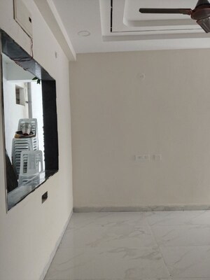 Room in 2 BHK Apartment at Madhapur – for Sale