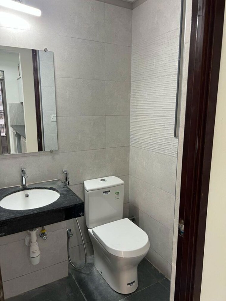 Bathroom, kalpataru-paramount-a 2 Bedroom 550 Sq.Ft. Apartment In Kapur Bawdi Thane 10479821