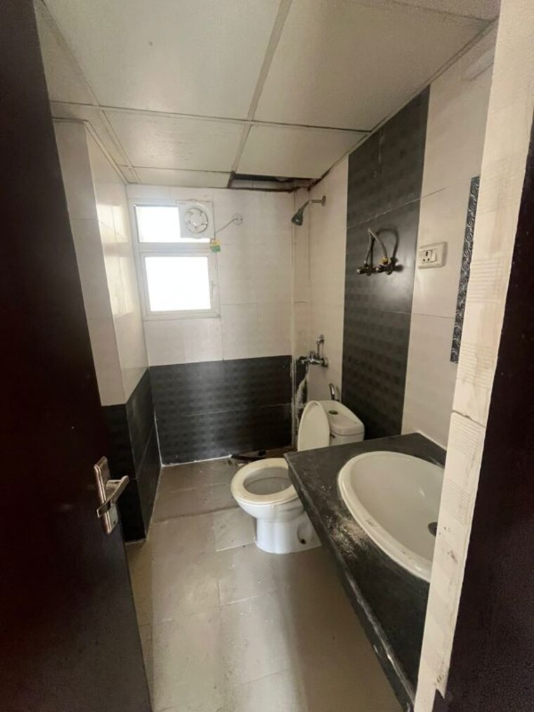 Bathroom, sector 82 4 Bedroom 2140 Sq.Ft. Apartment In Sector 82 Noida 10479880