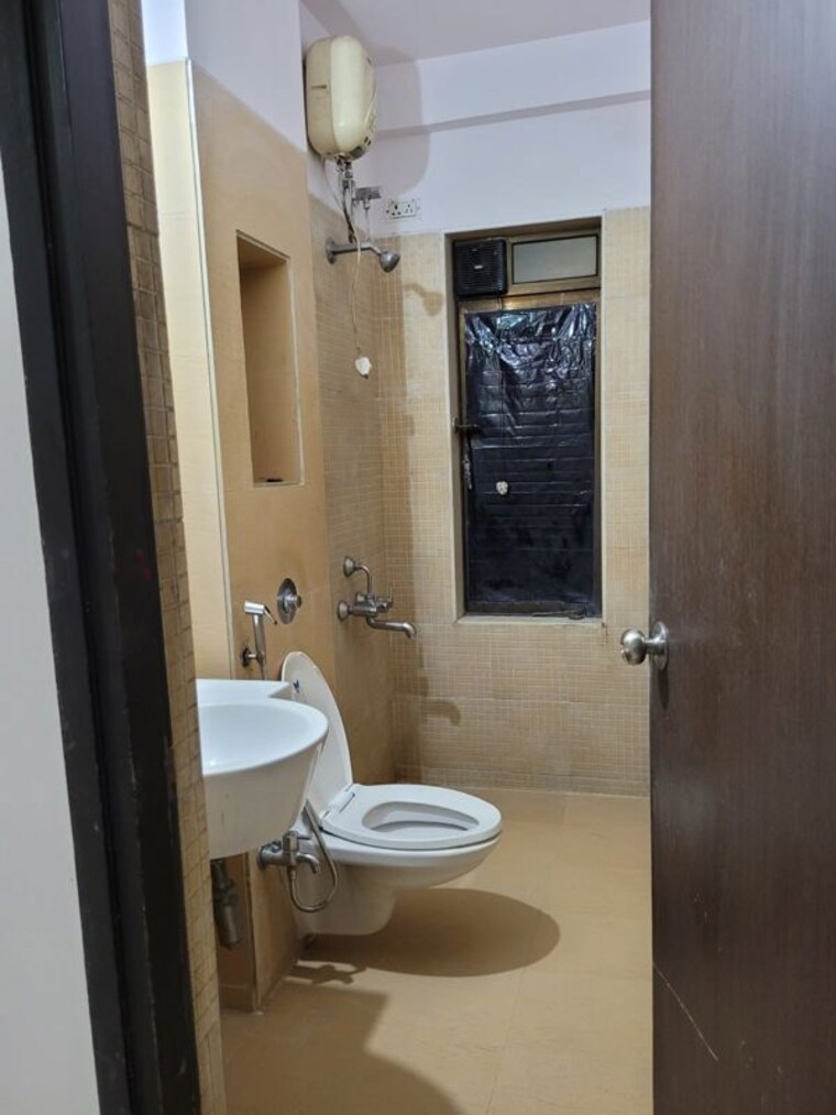 Bathroom, lodha-iris 2 Bedroom 750 Sq.Ft. Apartment In Majiwada Thane 10479896