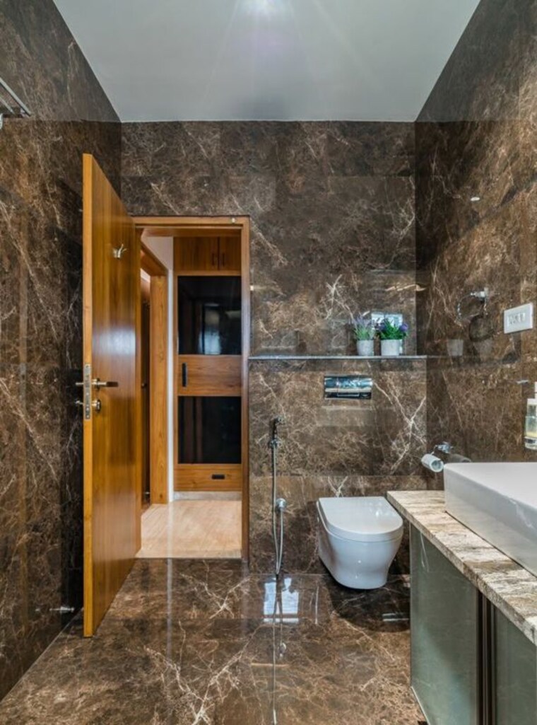 Bathroom, safdarjung enclave 3 Bedroom 205 Sq.Yd. Builder Floor In Safdarjung Enclave Delhi 10479917