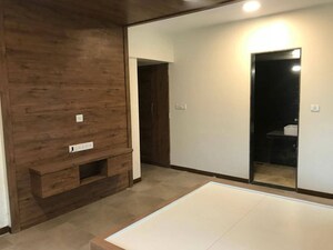 Room in 3 BHK Apartment at Blossom CHS Dadar, Dadar East – for Rent