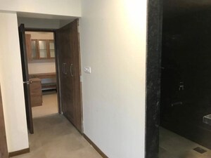 Room in 3 BHK Apartment at Blossom CHS Dadar, Dadar East – for Rent