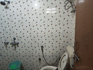 Bathroom in 1 RK Villa at Alaknanda Apartment Gomti Nagar, Gomti Nagar – for Rent