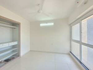 Room in 1.5 BHK Apartment at Godrej Emerald, Ghodbunder Road – for Rent