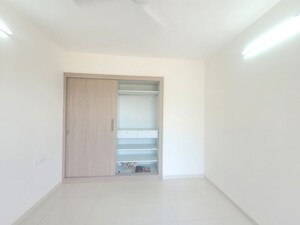 Room in 1.5 BHK Apartment at Godrej Emerald, Ghodbunder Road – for Rent