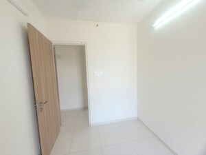 Room in 1.5 BHK Apartment at Godrej Emerald, Ghodbunder Road – for Rent