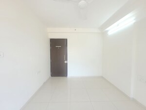 Room in 1.5 BHK Apartment at Godrej Emerald, Ghodbunder Road – for Rent