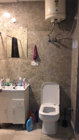 Furnished Amenities in 3 BHK Apartment at Greater Kailash – for Rent