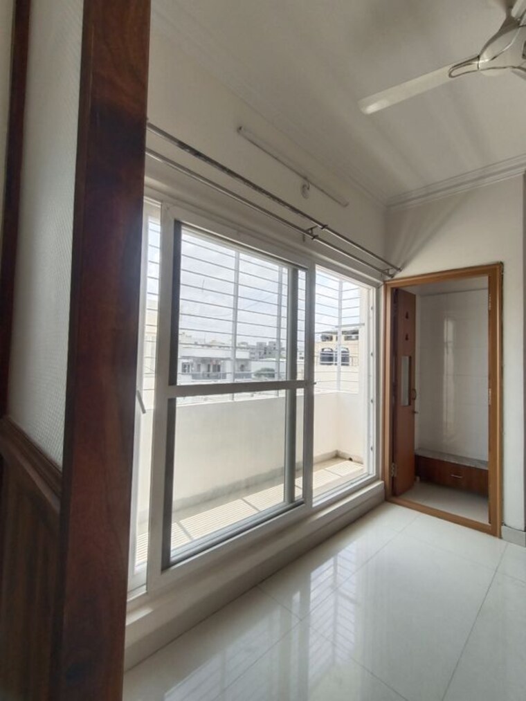 Room, hal layout 3 Bedroom 2100 Sq.Ft. Builder Floor In Hal Layout Bangalore 10479985