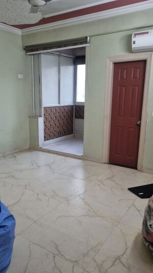 Room in 5 BHK Apartment at Omaxe The Nile, Sector 49 – for Rent