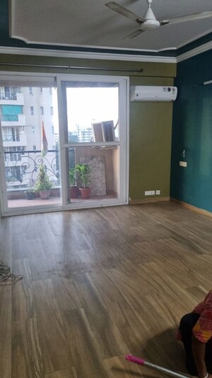 Room in 5 BHK Apartment at Omaxe The Nile, Sector 49 – for Rent