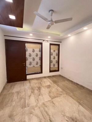 Room in 3 BHK Builder Floor at Naraina – for Rent