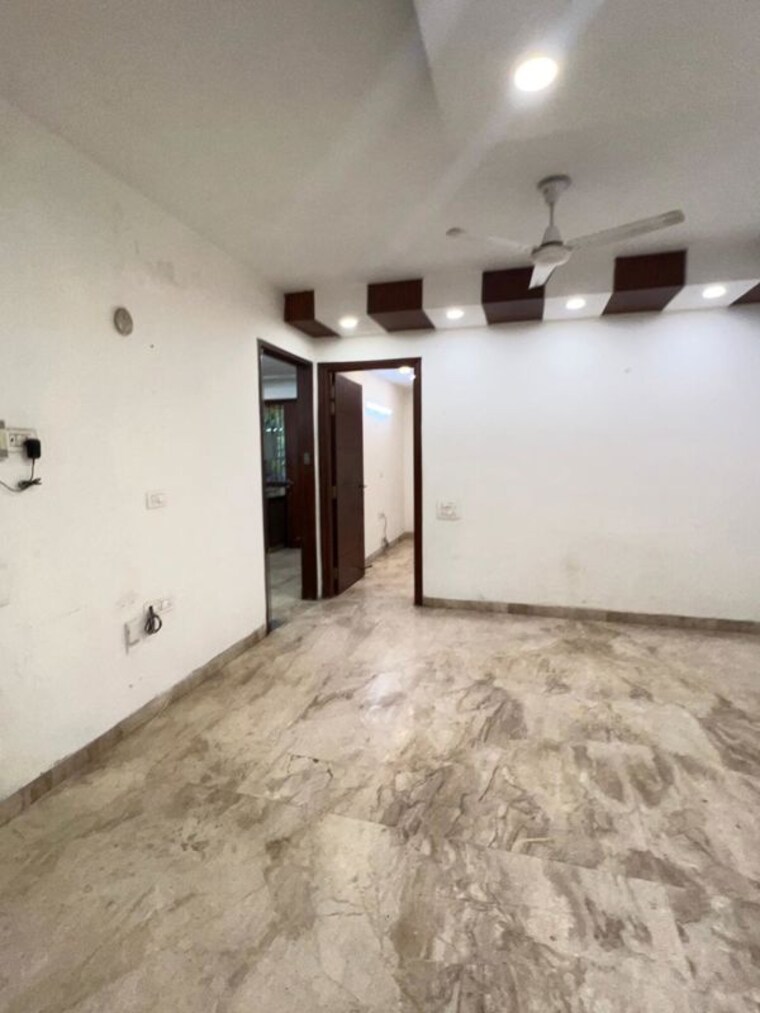 Room, naraina 3 Bedroom 200 Sq.Yd. Builder Floor In Naraina Delhi 10480065