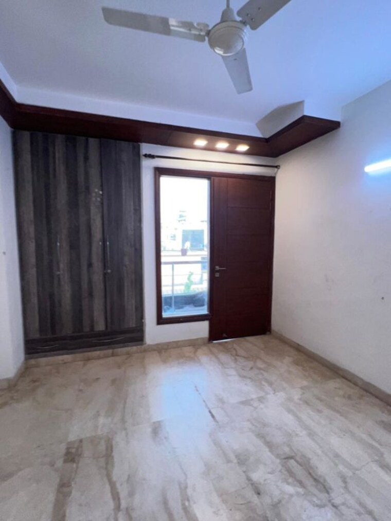 Room, naraina 3 Bedroom 200 Sq.Yd. Builder Floor In Naraina Delhi 10480065