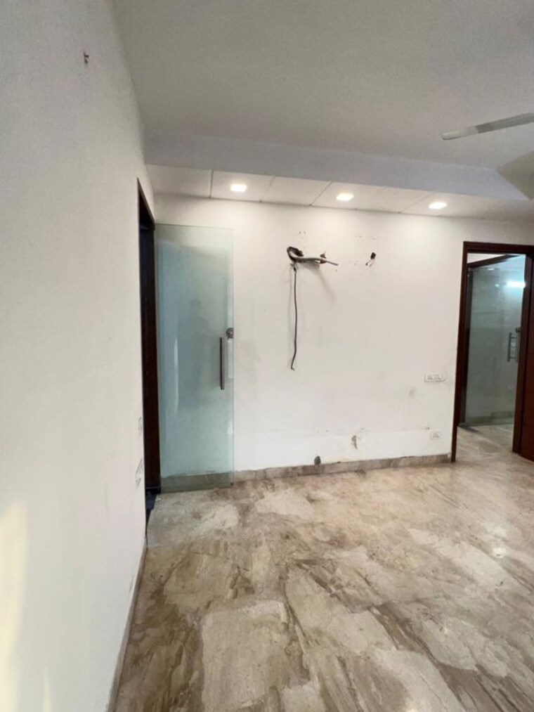 Room, naraina 3 Bedroom 200 Sq.Yd. Builder Floor In Naraina Delhi 10480065