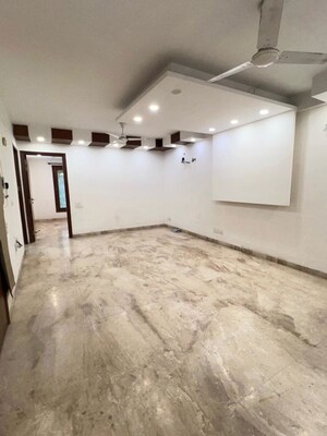 Room in 3 BHK Builder Floor at Naraina – for Rent