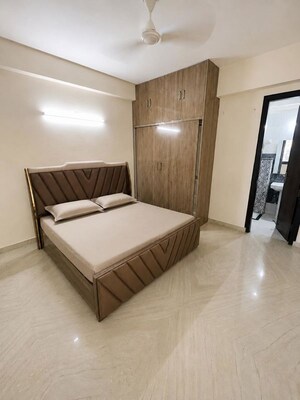 Room in 3 BHK Builder Floor at Sector 47 – for Rent