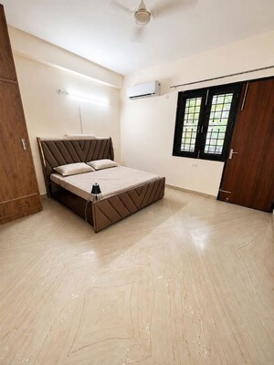 Room in 3 BHK Builder Floor at Sector 47 – for Rent