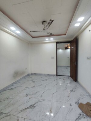 Room in 2 BHK Apartment at Chattarpur – for Rent