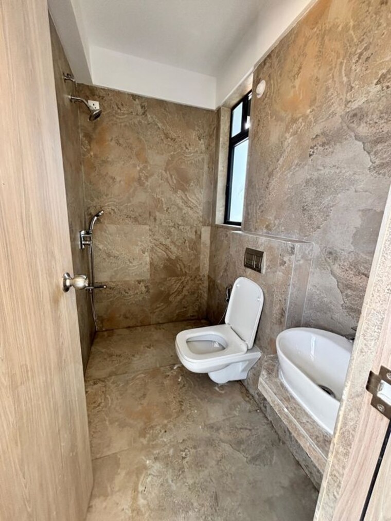 Bathroom, lower parel west 2 Bedroom 600 Sq.Ft. Apartment In Lower Parel West Mumbai 10480099