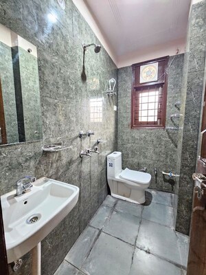 Bathroom in 1 BHK Builder Floor at Maidan Garhi – for Rent