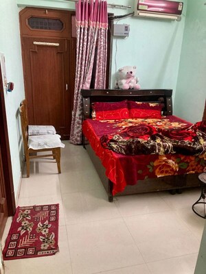 Bedroom in 4 BHK Builder Floor at Shanti Niketan – for Rent