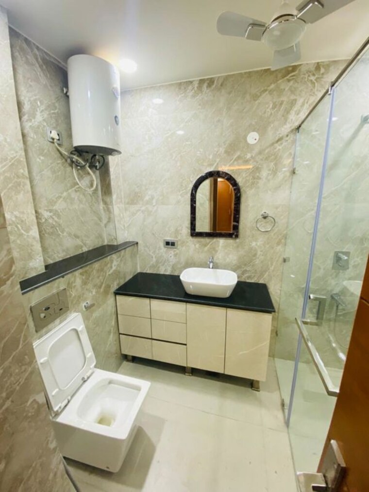 Bathroom, vasant kunj 4 Bedroom 3000 Sq.Ft. Builder Floor In Vasant Kunj Delhi 10480153