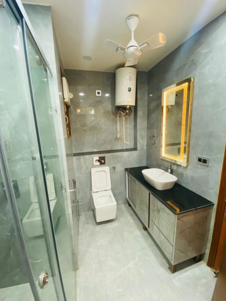 Bathroom, vasant kunj 4 Bedroom 3000 Sq.Ft. Builder Floor In Vasant Kunj Delhi 10480153