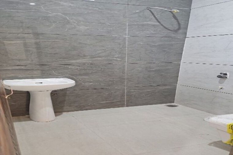 Bathroom, samaspur village 1 Bedroom 500 Sq.Ft. Builder Floor In Samaspur Village Delhi 10480180