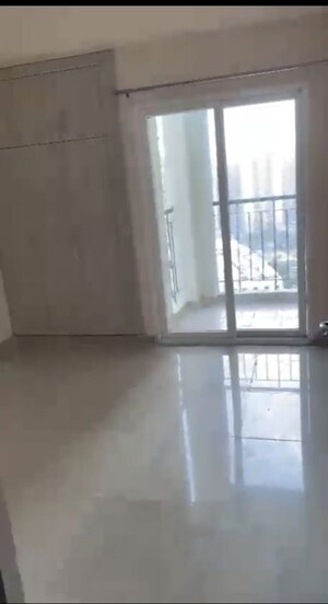 Room in 3 BHK Apartment at Amrapali Ivory Heights, Amrapali Dream Valley – for Rent