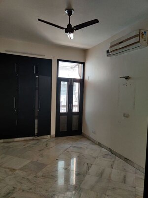 Room in 3 BHK Builder Floor at South Delhi – for Rent