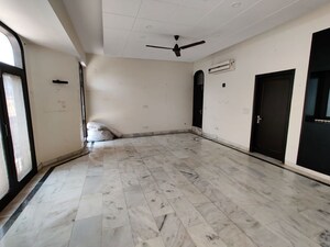 Room in 3 BHK Builder Floor at South Delhi – for Rent