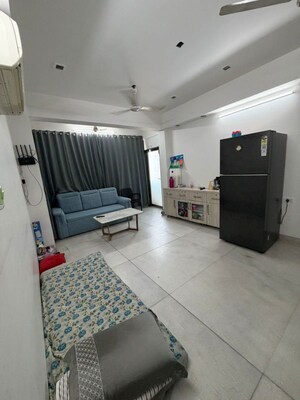 Team Area in 2 BHK Apartment at Mahim West – for Rent