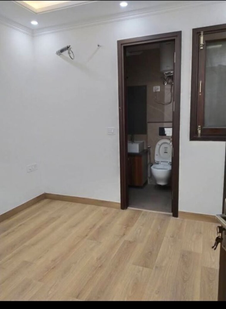 Room, east of kailash 3 Bedroom 125 Sq.Yd. Builder Floor In East Of Kailash Delhi 10480214