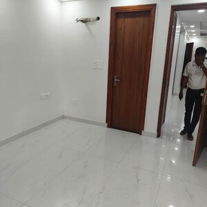 Room in 3 BHK Builder Floor at Janakpuri – for Rent