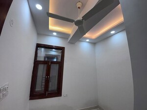 Room in 2.5 BHK Builder Floor at Gardenia Glory, Sector 46 – for Rent