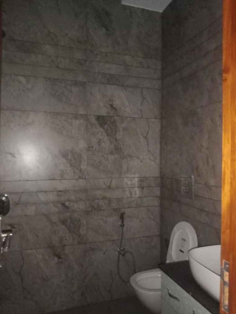 Bathroom, aerocity 3 Bedroom 250 Sq.Ft. Builder Floor In Aerocity Mohali 10480346