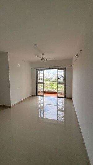 Room in 2 BHK Apartment at Kohinoor Sportsville, Hinjewadi – for Rent