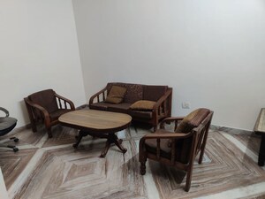 Team Area in 1.5 BHK Builder Floor at RWA Apartments Sector 30, Sector 30 – for Rent