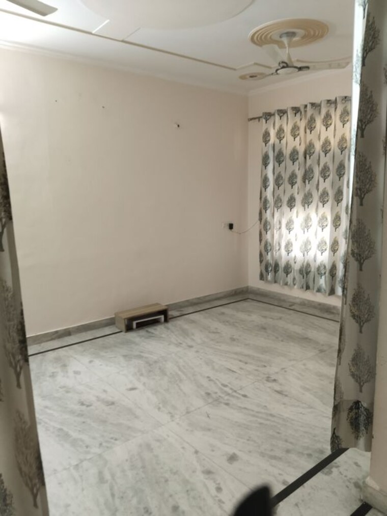 Room, sector 15 2 Bedroom 250 Sq.Yd. Independent House In Sector 15 Sonipat 10480440