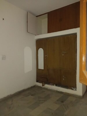 Room in 2 BHK Builder Floor at Sector 15 – for Rent