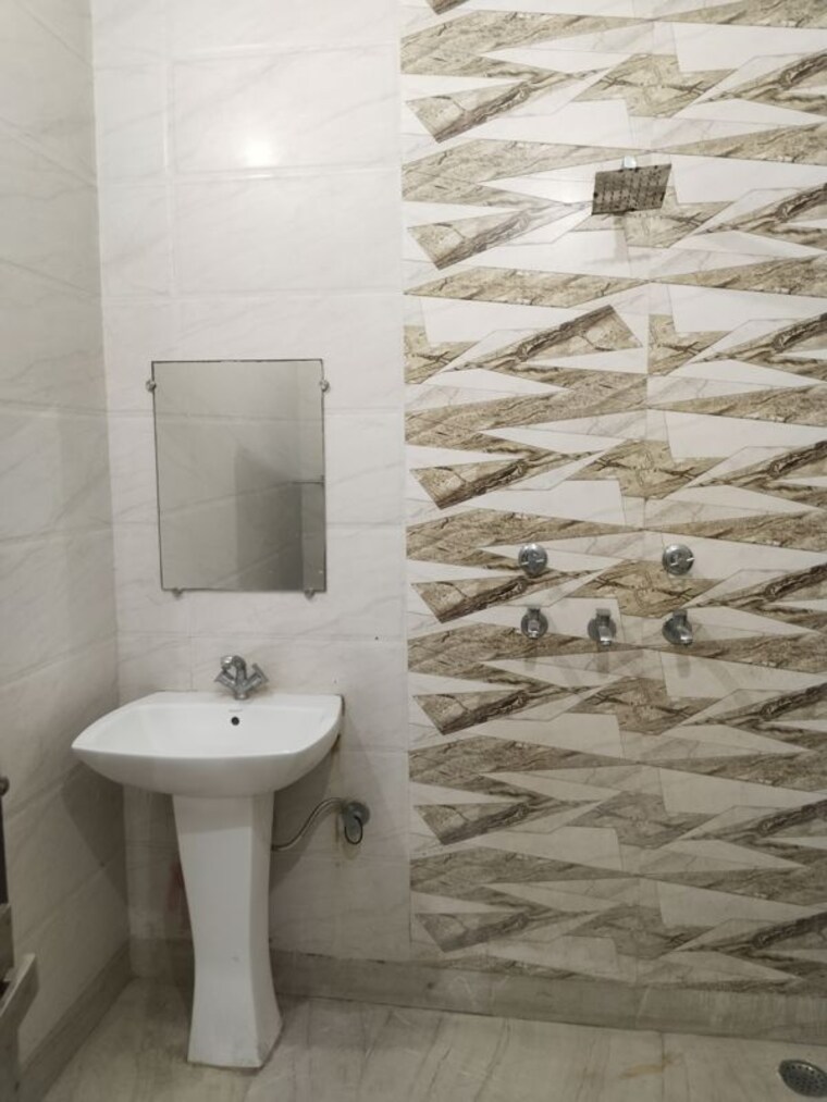 Bathroom, batra colony 2 Bedroom 180 Sq.Yd. Independent House In Batra Colony Sonipat 10480476